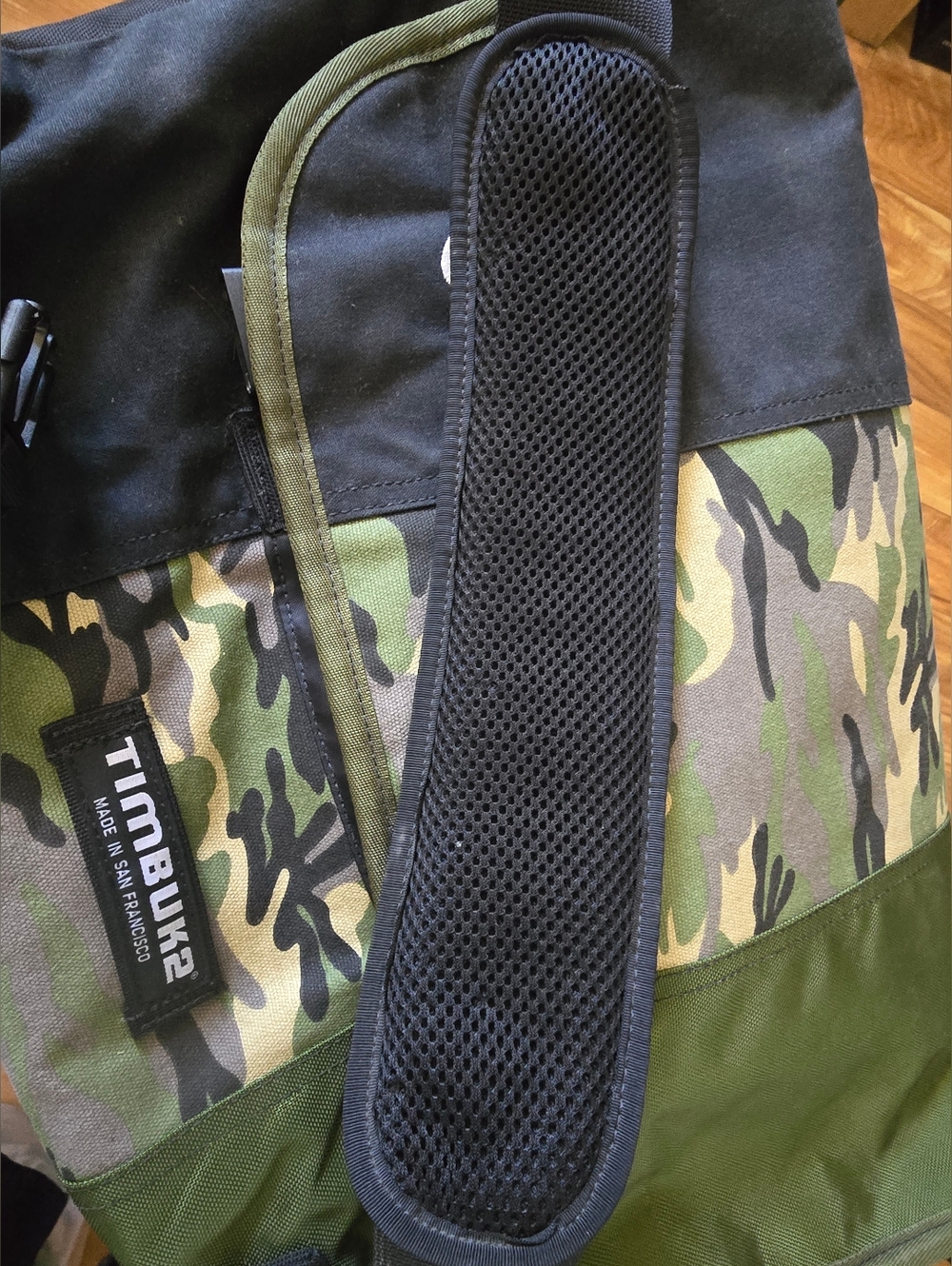 Timbuk2 Green Camo Messenger Bag - Picture 9 of 10